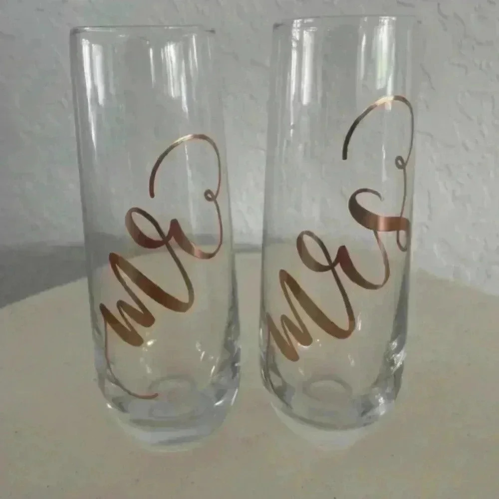 Mr. & Mrs. champagne glasses